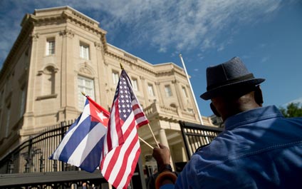 EE.UU. y Cuba retomaron actividades en embajadas