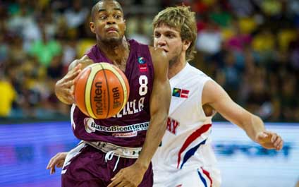 Selección de Baloncesto da hoy su “salto entre dos”
