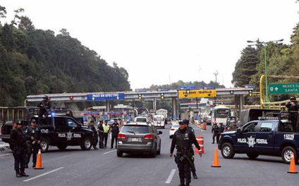 México trabaja con países vecinos para recapturar a "El Chapo"