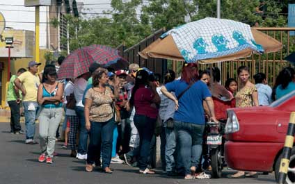 Más “bachaqueo” y más colas