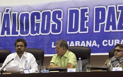 Anuncian cambio de 17 miembros de la delegación de paz