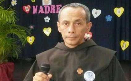 Por un crucifijo reconocen el cadáver  del padre franciscano