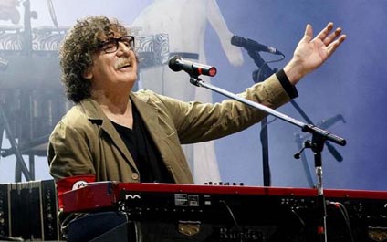 Operan con éxito a Charly García de la cadera