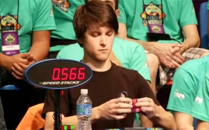 Campeón mundial de Rubik gana en 5,695 segundos