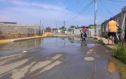 Bote de aguas blancas alarma a vecinos del barrio El Carmen