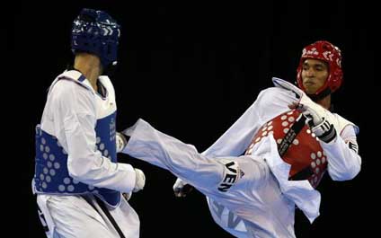 Criollo Carlos Rivas gana plata en Taekwondo