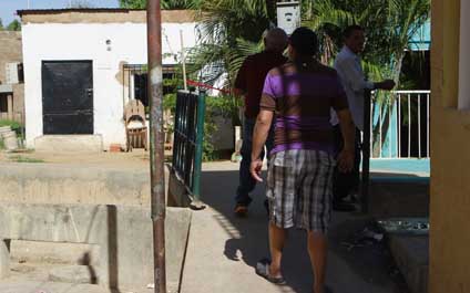 Novia del “Kike” acribilla a ama de casa en Las Tarabas