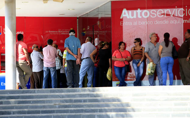 Venezolanos arman motín en estación migratoria de México