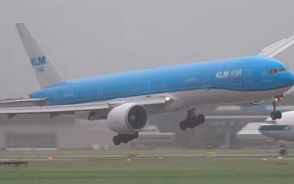 Un avión realiza peligroso aterrizaje en Holanda
