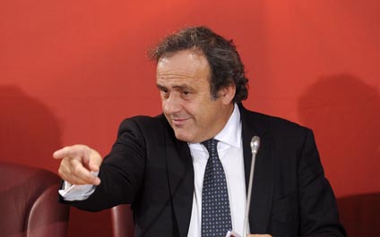 Platini va por la presidencia de la FIFA