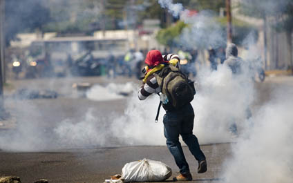 Llaman a evitar que crisis se torne en “tragedia” en Venezuela