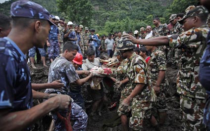 Deslizamiento de tierra deja al menos 30 muertos en Nepal