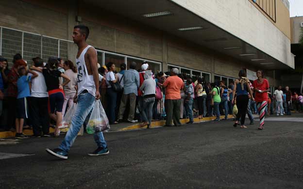 Crédito en Venezuela aumenta un 106 % por restricciones políticas
