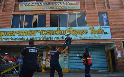 Bomberos realizan simulacro  de emergencia en Cabimas