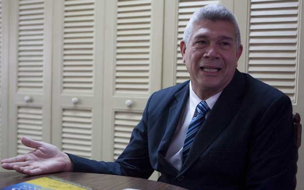 Venezolanos pagarán $120 en aranceles de pasaporte en el extranjero