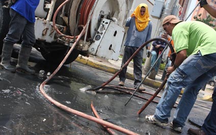 Alcaldía de Maracaibo repara colectores de la ciudad