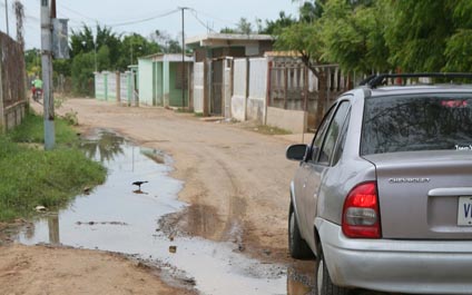 Mala vialidad afecta a 150 familias de Simón Bolívar