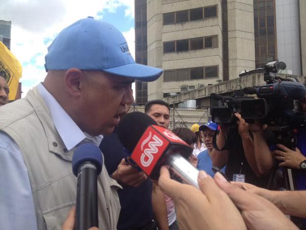 Encuentran a 82 migrantes hacinados en camión de carga en México