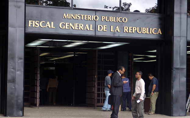 Carlos III pide cambiar ley para que Ana y Eduardo puedan sustituirle