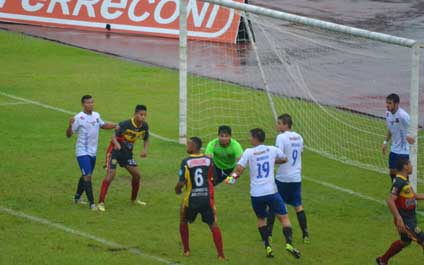 El Buque petrolero conquista la selva