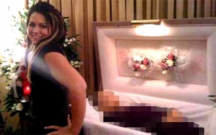 Concurso en una web rusa paga por selfies con muertos