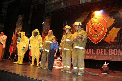 Hawái activa Guardia Nacional por lava del volcán Mauna Loa
