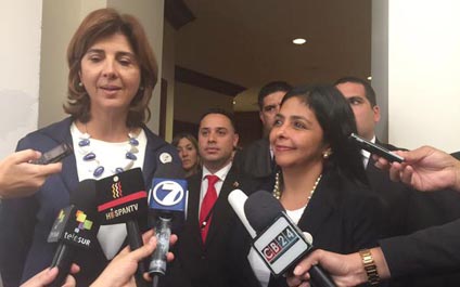 Cancilleres de Venezuela y Colombia discuten sobre cierre de frontera