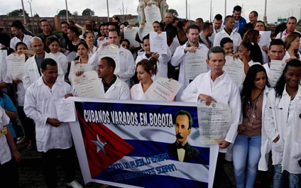 Mil 600 médicos cubanos abandonan el país por malas condiciones