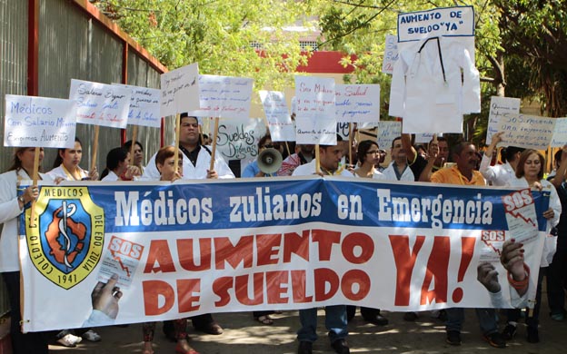 Al menos 10 muertos en ataque contra trabajadores de campo petrolero en Siria