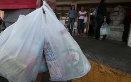 Crisis obliga a familias a redefinir prioridades