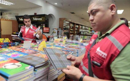 Multan a más de 200 locales por acaparar útiles escolares