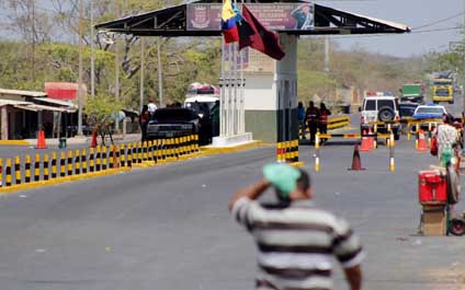 Estiman que 96 mil docentes emigraron del país