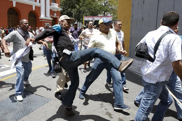 Afirman que comandante llamó a «colectivos» contra maestros en Apure