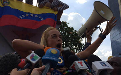 Detienen a una mujer por agresión en bloques de Raúl Leoni