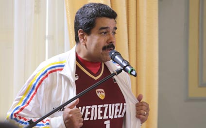 Bukele inaugura cárcel para unos 40.000 pandilleros