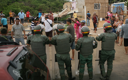 GN le cae a tiros a “bachaqueros”