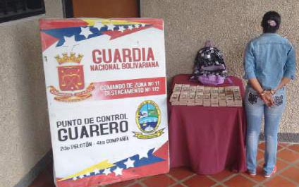 Mujer iba por una trocha con Bs. 713 mil ocultos en un bolso