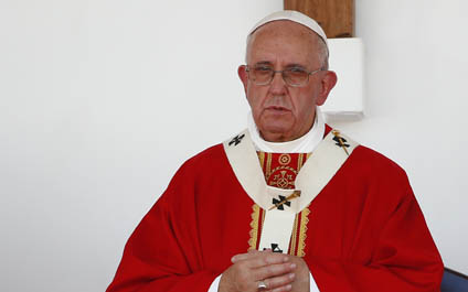 Papa pide en Cuba superar resistencia al cambio
