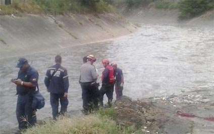 Hombre lanzó a dos hermanitos al río Guaire