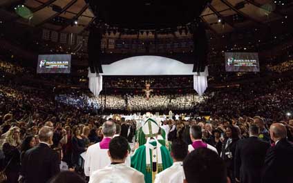 Papa Francisco oficia misa ante 20 mil personas en Nueva York