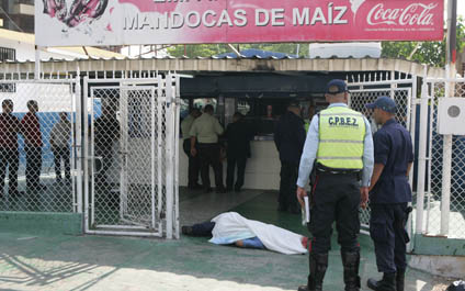 Matan a vigilante en venta de pastelitos en Belloso