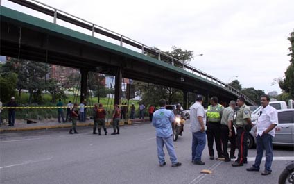 Lanzan granadas fragmentarias y hieren a seis polibarutas