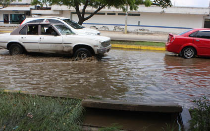 Lluvias ponen sobre la mesa fallas  de cañadas y cloacas