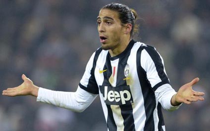 Cáceres estrella su Ferrari ebrio y el Juventus lo castiga