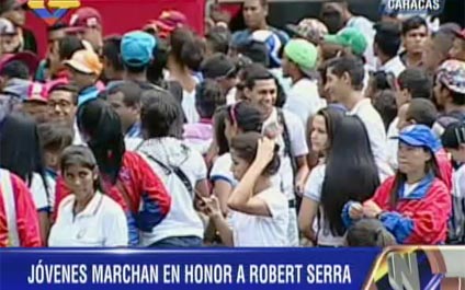 Jóvenes chavistas marchan en memoria de Robert Serra