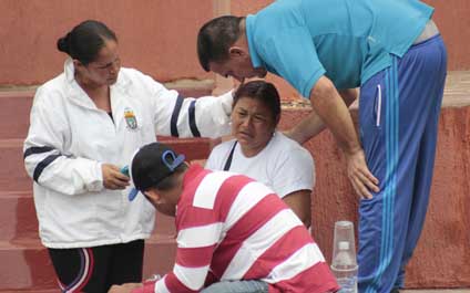 Asesina accidentalmente a su vecino mientras manipula un arma