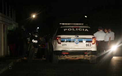 Tirotean a latonero al salir de una tasca en El Milagro