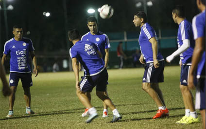Paraguay afina su once para enfrentar a Venezuela