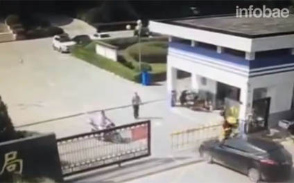 Atropelló, golpeó y remató a su exesposa y a su amante