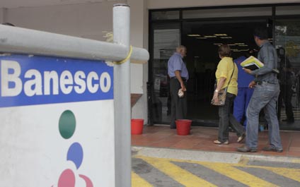 Hieren a una mujer en atraco en banco de Maracaibo